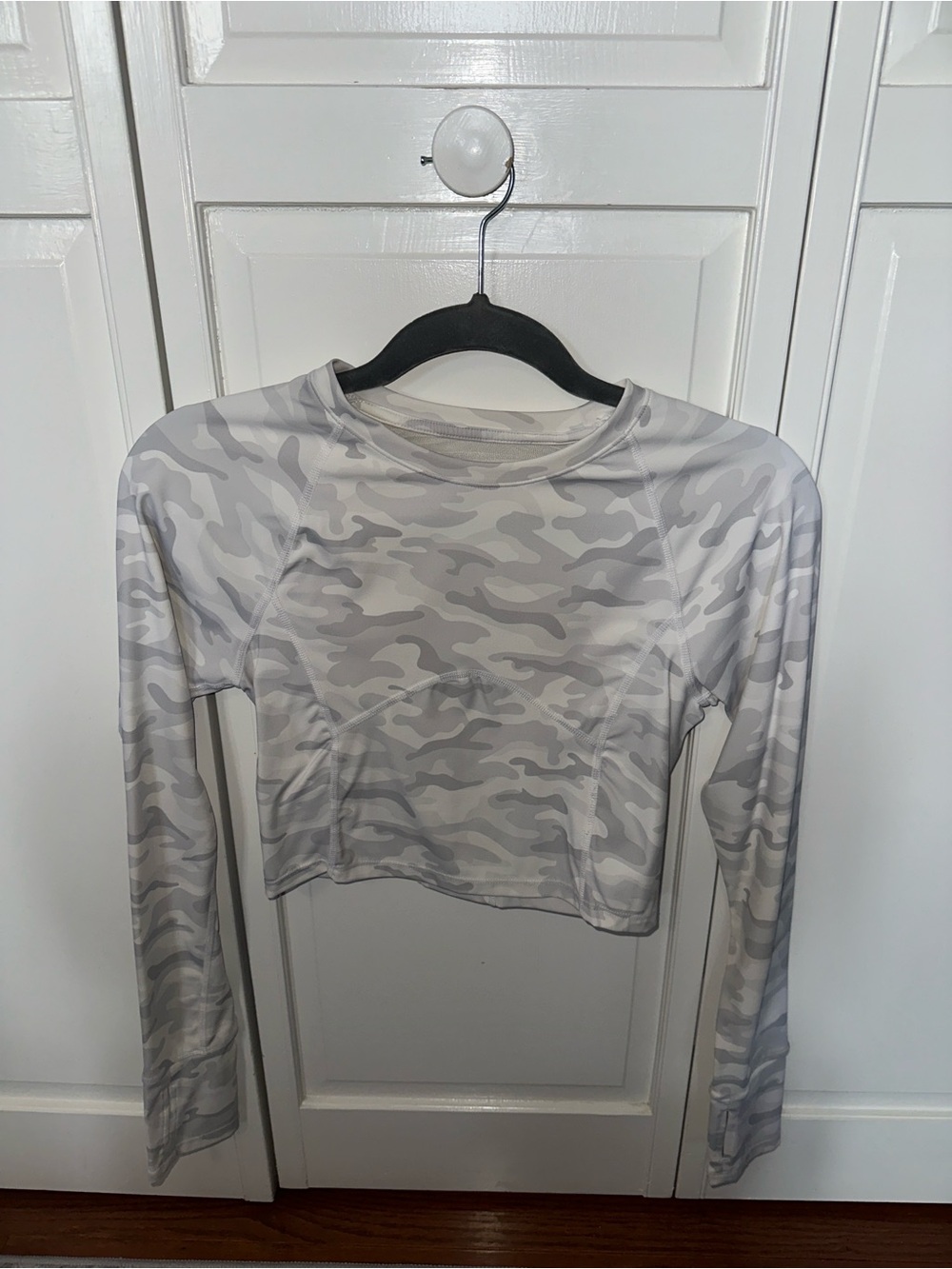 Women's Long-Sleeve Cropped Active Top - Gray Camo